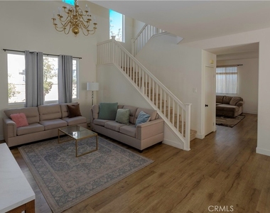 27604 Redwood Way - Photo Thumbnail 15