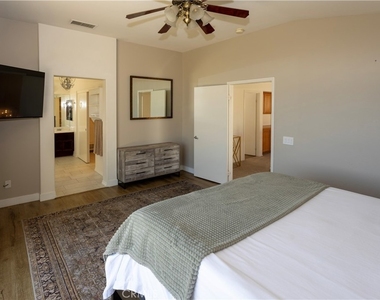 27604 Redwood Way - Photo Thumbnail 25