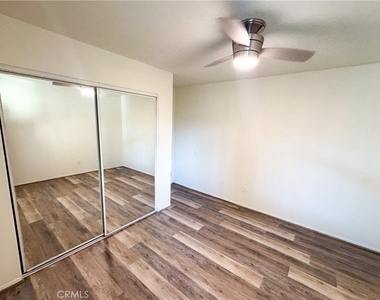 9952 Independence Avenue - Photo Thumbnail 22