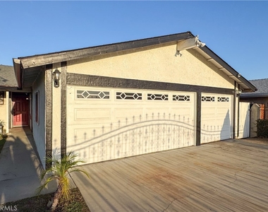 9952 Independence Avenue - Photo Thumbnail 2