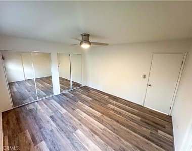 9952 Independence Avenue - Photo Thumbnail 24