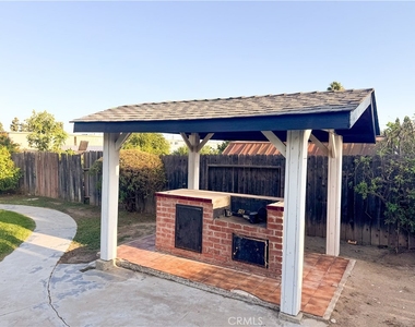 9952 Independence Avenue - Photo Thumbnail 28