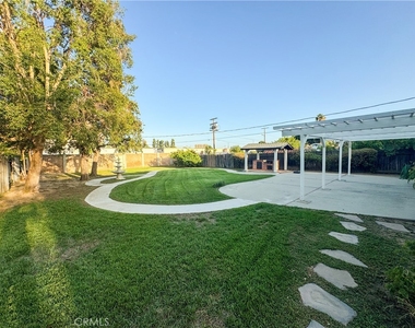 9952 Independence Avenue - Photo Thumbnail 29