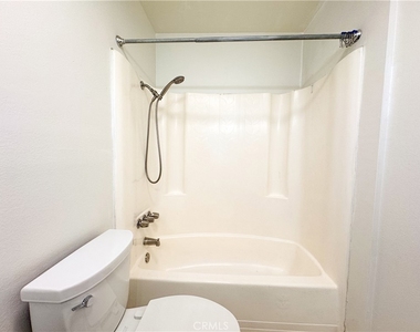 9952 Independence Avenue - Photo Thumbnail 19