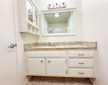 9952 Independence Avenue - Photo Thumbnail 27