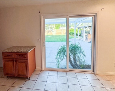 9952 Independence Avenue - Photo Thumbnail 12