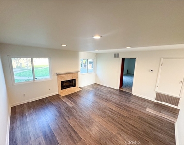 9952 Independence Avenue - Photo Thumbnail 7