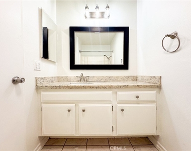 9952 Independence Avenue - Photo Thumbnail 18