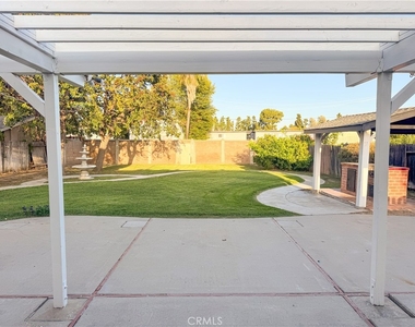9952 Independence Avenue - Photo Thumbnail 31