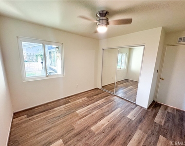 9952 Independence Avenue - Photo Thumbnail 21