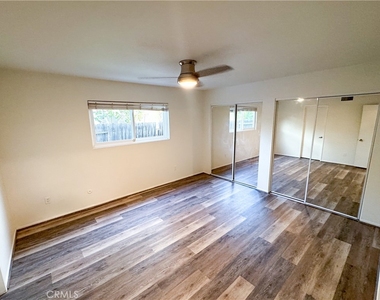 9952 Independence Avenue - Photo Thumbnail 23
