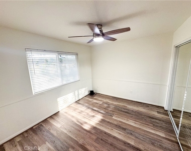 9952 Independence Avenue - Photo Thumbnail 13