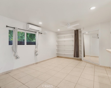 23101 Lanark Street - Photo Thumbnail 4