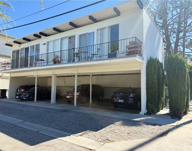 13223 Moorpark Street - Photo Thumbnail 10