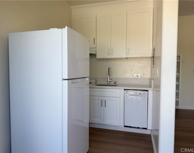 13223 Moorpark Street - Photo Thumbnail 2