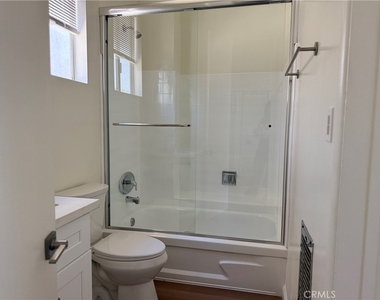 13223 Moorpark Street - Photo Thumbnail 6