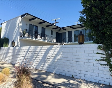 13223 Moorpark Street - Photo Thumbnail 11