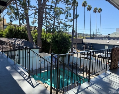 13223 Moorpark Street - Photo Thumbnail 9