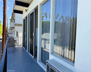13223 Moorpark Street - Photo Thumbnail 8