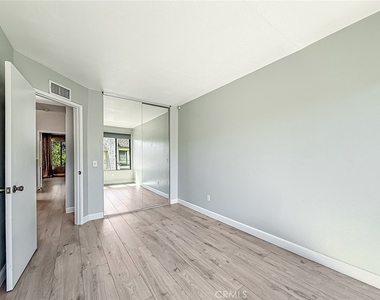 5249 Colodny - Photo Thumbnail 18