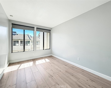 5249 Colodny - Photo Thumbnail 15