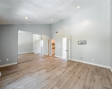 5249 Colodny - Photo Thumbnail 10