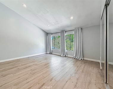 5249 Colodny - Photo Thumbnail 9