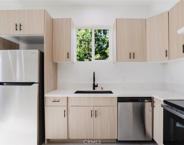 9707 Willis Avenue - Photo Thumbnail 10