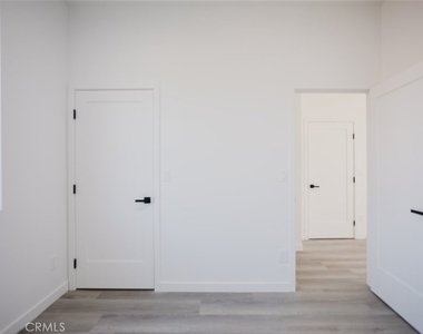 9707 Willis Avenue - Photo Thumbnail 14