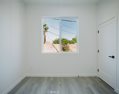 9707 Willis Avenue - Photo Thumbnail 13