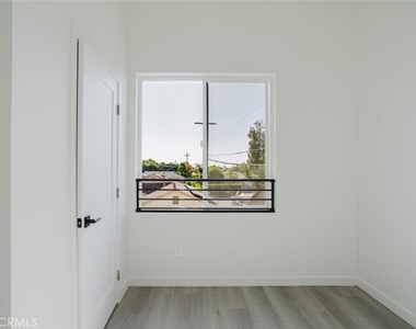 9707 Willis Avenue - Photo Thumbnail 26