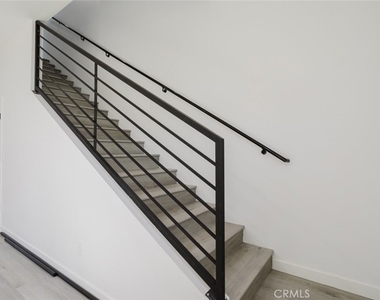 9707 Willis Avenue - Photo Thumbnail 7