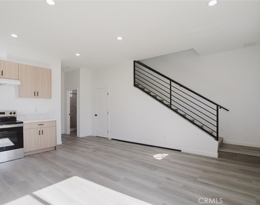 9707 Willis Avenue - Photo Thumbnail 5