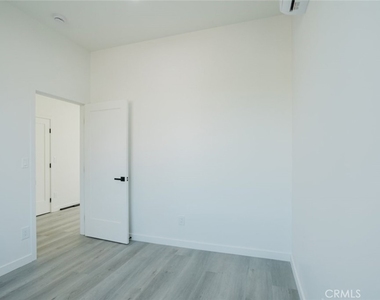 9707 Willis Avenue - Photo Thumbnail 15