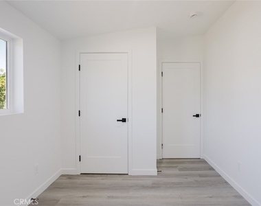 9707 Willis Avenue - Photo Thumbnail 20