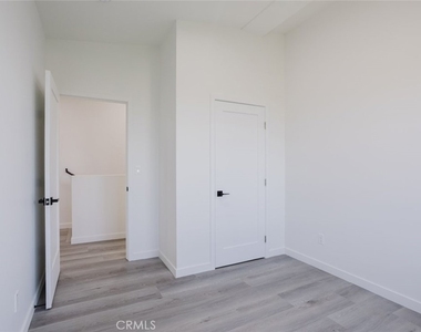 9707 Willis Avenue - Photo Thumbnail 24
