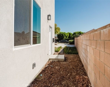 9707 Willis Avenue - Photo Thumbnail 2