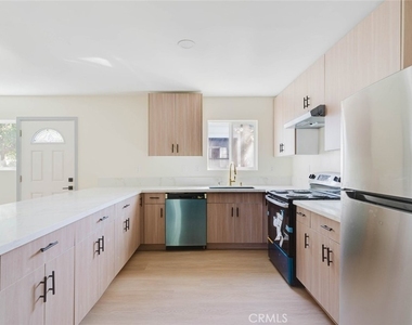 7227 Forbes Avenue - Photo Thumbnail 11