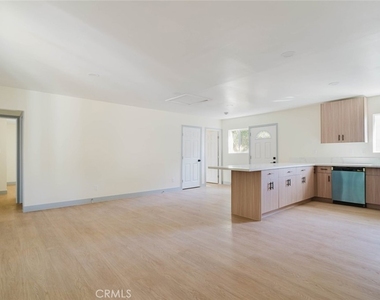 7227 Forbes Avenue - Photo Thumbnail 6