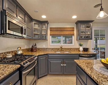 3546 Hillview Drive - Photo Thumbnail 7