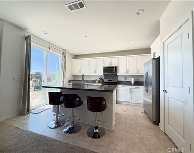 13866 Farmhouse Avenue - Photo Thumbnail 3