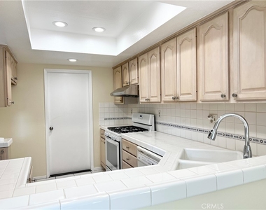 13946 Sandy Way - Photo Thumbnail 7