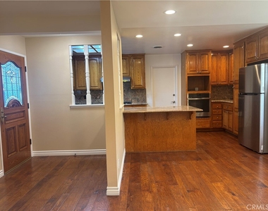 943 Gehrig Avenue - Photo Thumbnail 7