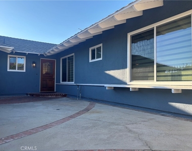 943 Gehrig Avenue - Photo Thumbnail 5