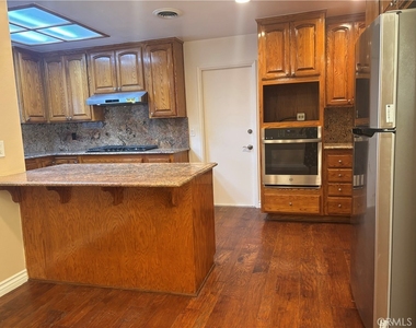 943 Gehrig Avenue - Photo Thumbnail 9