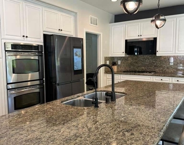 30194 Loretta Avenue - Photo Thumbnail 9