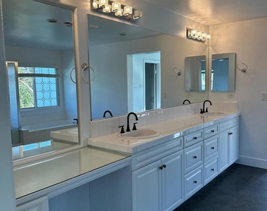 30194 Loretta Avenue - Photo Thumbnail 8