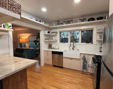 521 Meridian Terrace - Photo Thumbnail 2