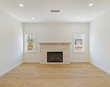 83 S Greenwood Avenue - Photo Thumbnail 5