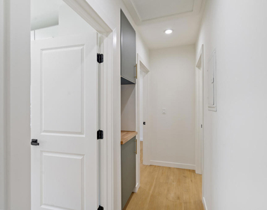 83 S Greenwood Avenue - Photo Thumbnail 12
